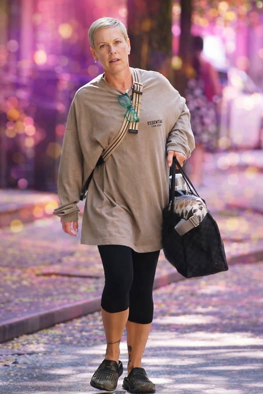 Pop Icon Spotted in Rare Paparazzi Photo—Fans Struggle to Recognize Her