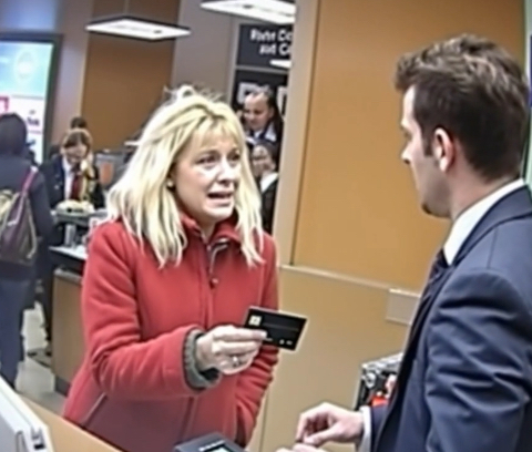 After my husband threw me out, I decided to use my father’s old card—and when